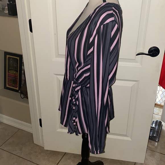 TORRID GRAY PURPLE SHEER FAUX WRAP LONG SLEEVE LADIES BLOUSE SIZE 2 - Picture 7 of 11